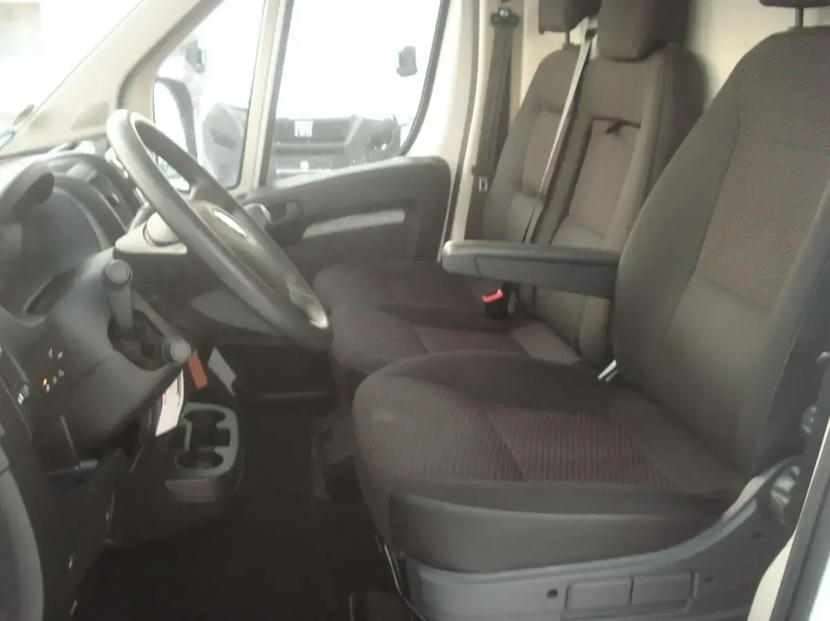 Gebraucht Opel Movano Edition 120 PS (88 kW) 2023 Lackierung weiss icy/typ ausse Van