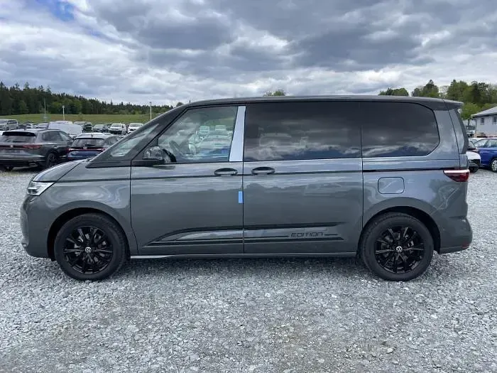 Neu VW Multivan Life 150 PS (110 kW) 2026 Grau, indiumgrau metallic (x3) Van / Kleinbus