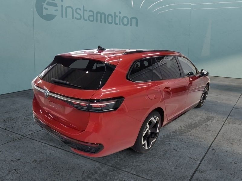 Gebraucht VW Passat Style 150 PS (110 kW) 2024 Rot Kombi