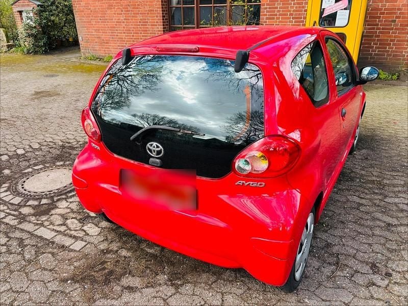 Gebraucht Toyota Aygo 68 PS (50 kW) 2006 Rot Kleinwagen