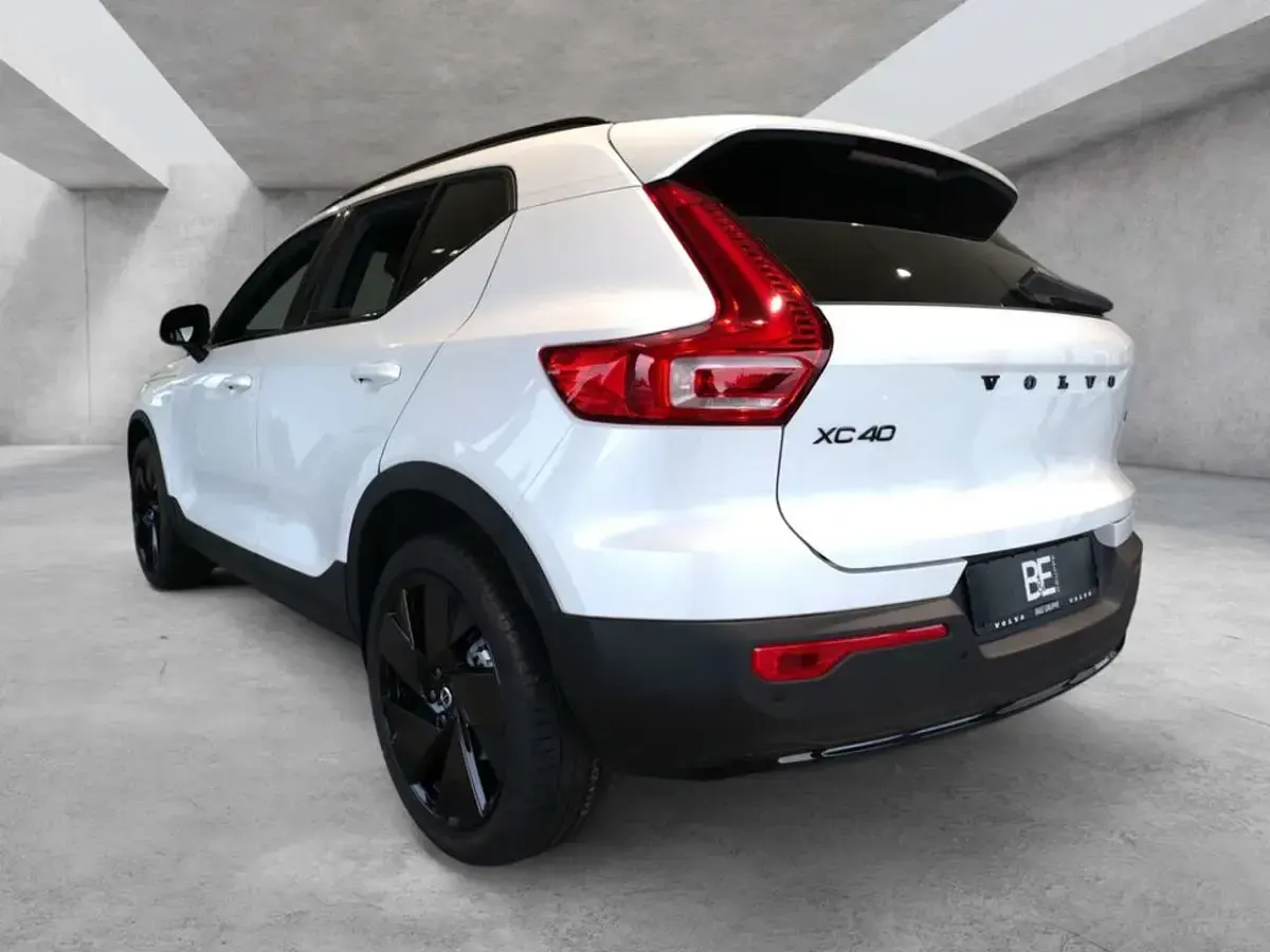 Neu Volvo XC40 Plus 163 PS (119 kW) 2026 Weiß SUV