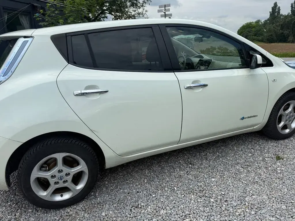 Gebraucht Nissan Leaf Basis 80 kW (109 PS) 2013 Weiß Kleinwagen