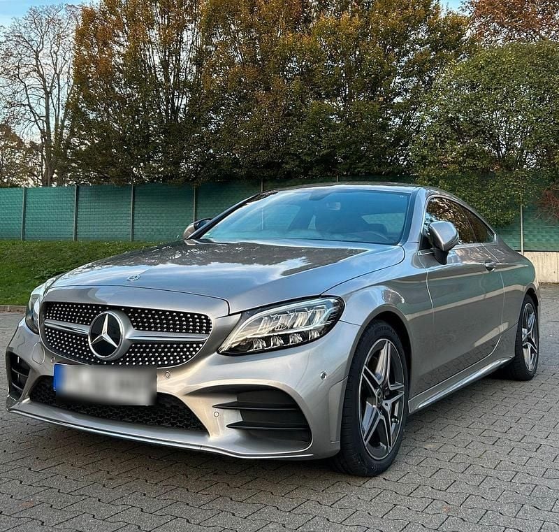 Silber Gebraucht 2020 Mercedes C200 AMG line Coupé | 30.880 € (Guter Preis) - Bild 1/4