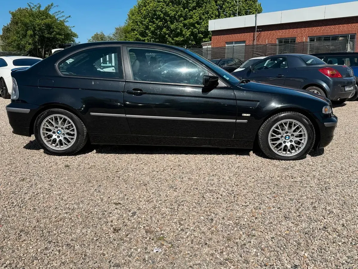 Second-hand BMW 325 192 CP (141 kW) 2001 Negru Coupe