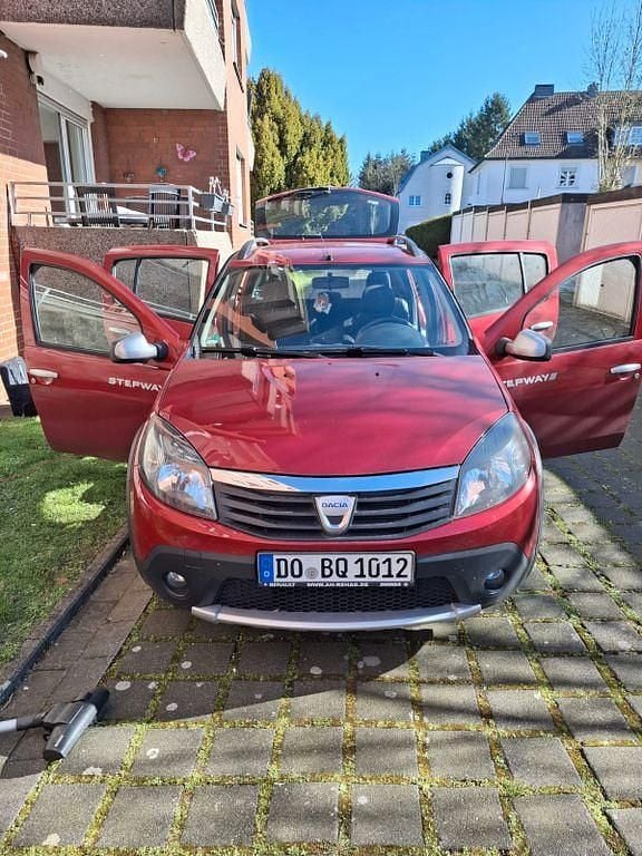 Gebraucht Dacia Sandero Stepway 84 PS (61 kW) 2011 Rot Limousine