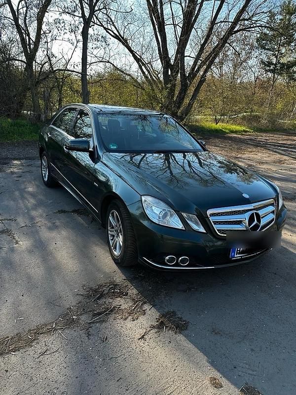 Grün Gebraucht 2009 Mercedes E220 Limousine | 6.300 € (Guter Preis) - Bild 1/4