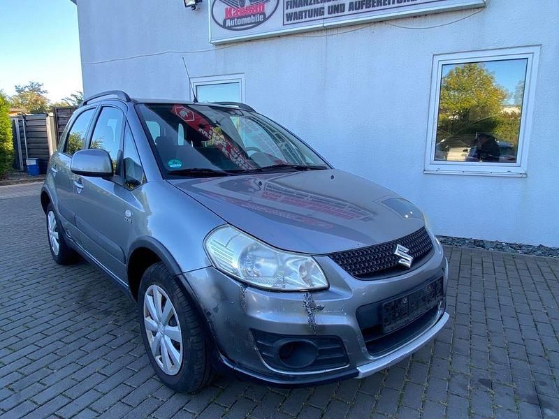 Grau Gebraucht 2012 Suzuki SX4 Comfort Limousine | 1.999 € (Superpreis) - Bild 1/4