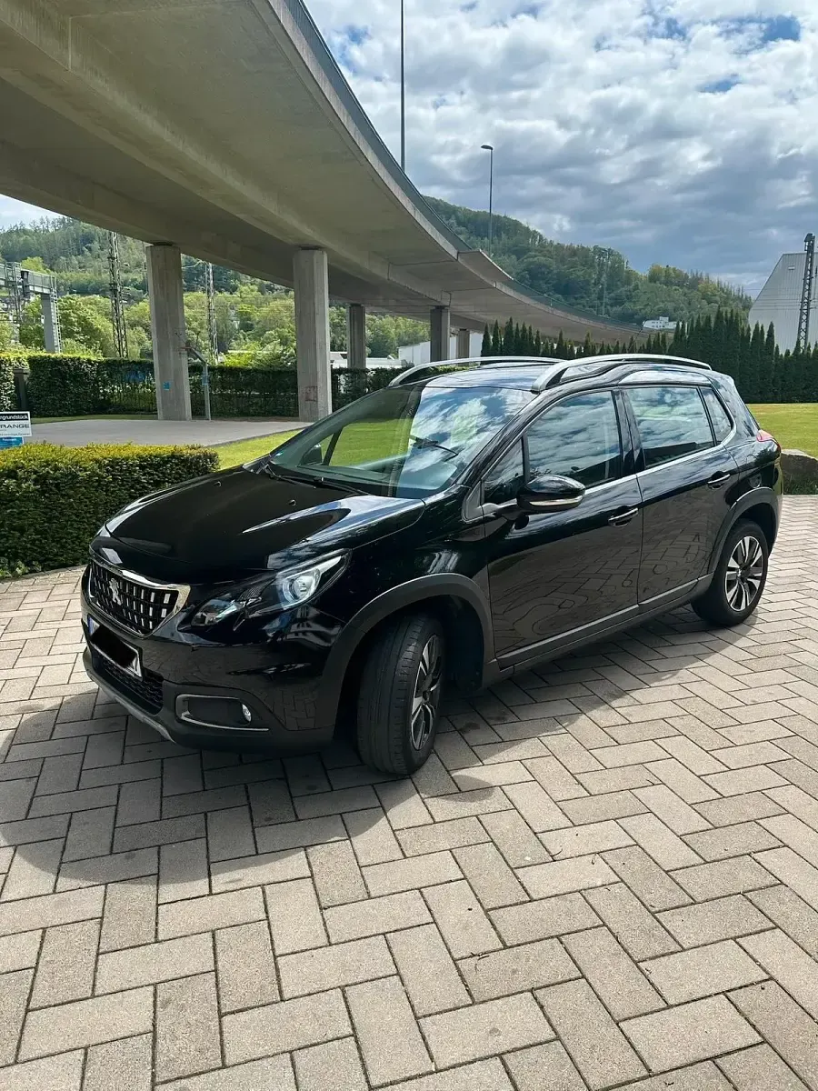 Second-hand Peugeot 2008 110 CP (80 kW) 2017 Negru SUV