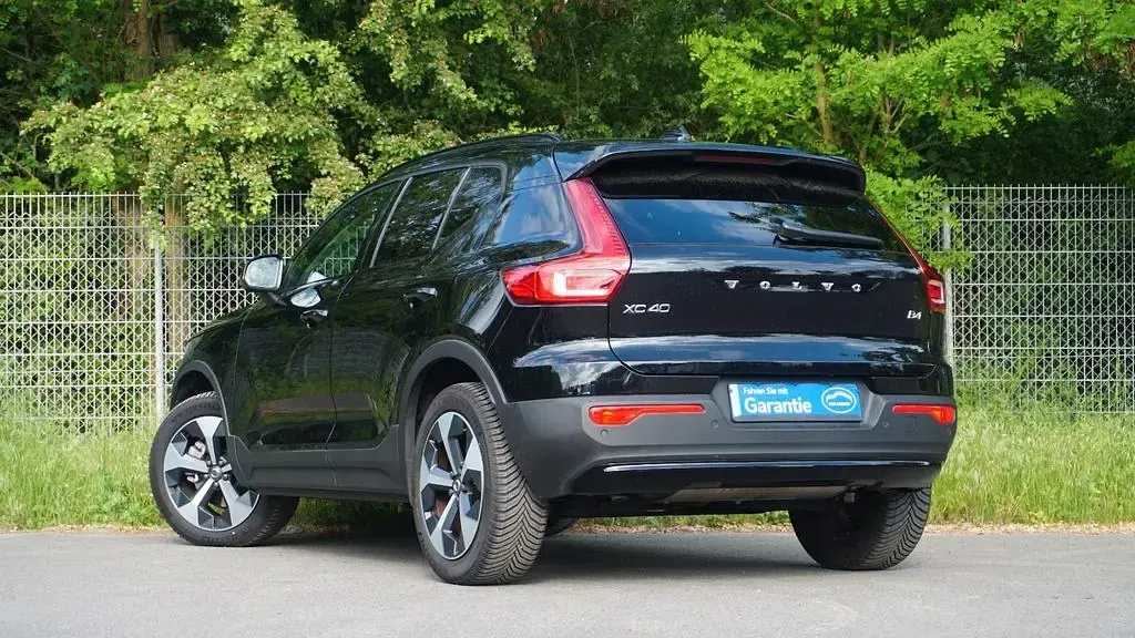 Używany Volvo XC40 Plus 197 KM (144 kW) 2024 Czarny SUV