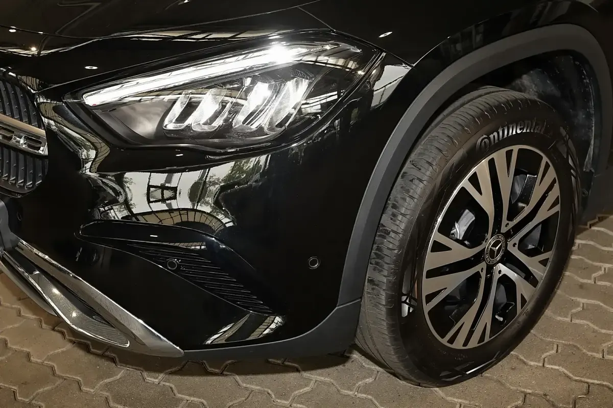 Gebraucht Mercedes GLA180 Progressive 136 PS (100 kW) 2025 Metalliclack kosmosschwarz SUV