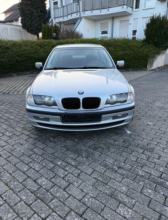 Gebraucht BMW 320 Sport Line 170 PS (125 kW) 2001 Silber Limousine