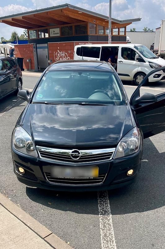 Schwarz Gebraucht 2010 Opel Astra Kombi | 3.000 € (Fairer Preis) - Bild 1/4