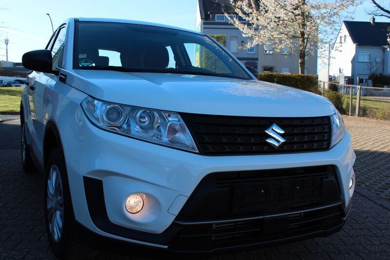 Weiß Gebraucht 2019 Suzuki Vitara Club SUV | 13.490 € (Superpreis) - Bild 1/4