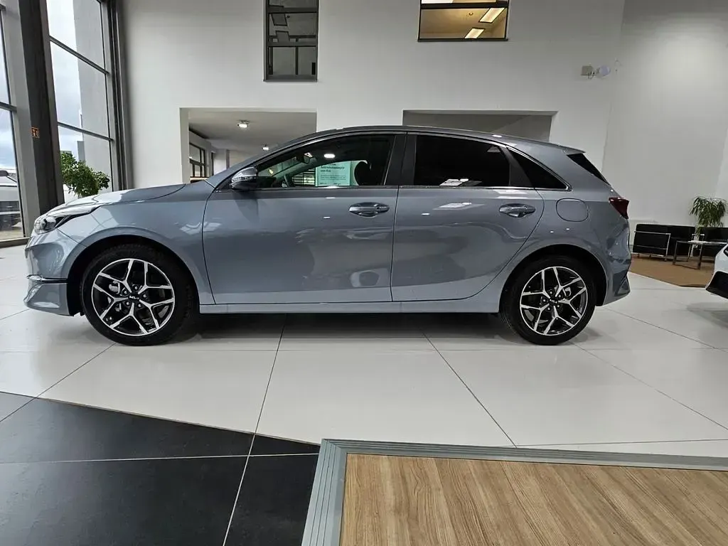 Nowe Kia Ceed 101 KM (74 kW) 2026 Srebrny Hatchback