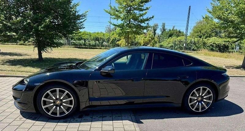 Schwarz Gebraucht 2023 Porsche Taycan Basis Limousine | 59.900 € - Bild 1/4
