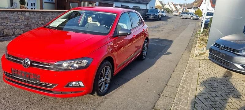 Rot Gebraucht 2021 VW Polo Beats Limousine | 17.990 € (Fairer Preis) - Bild 1/4