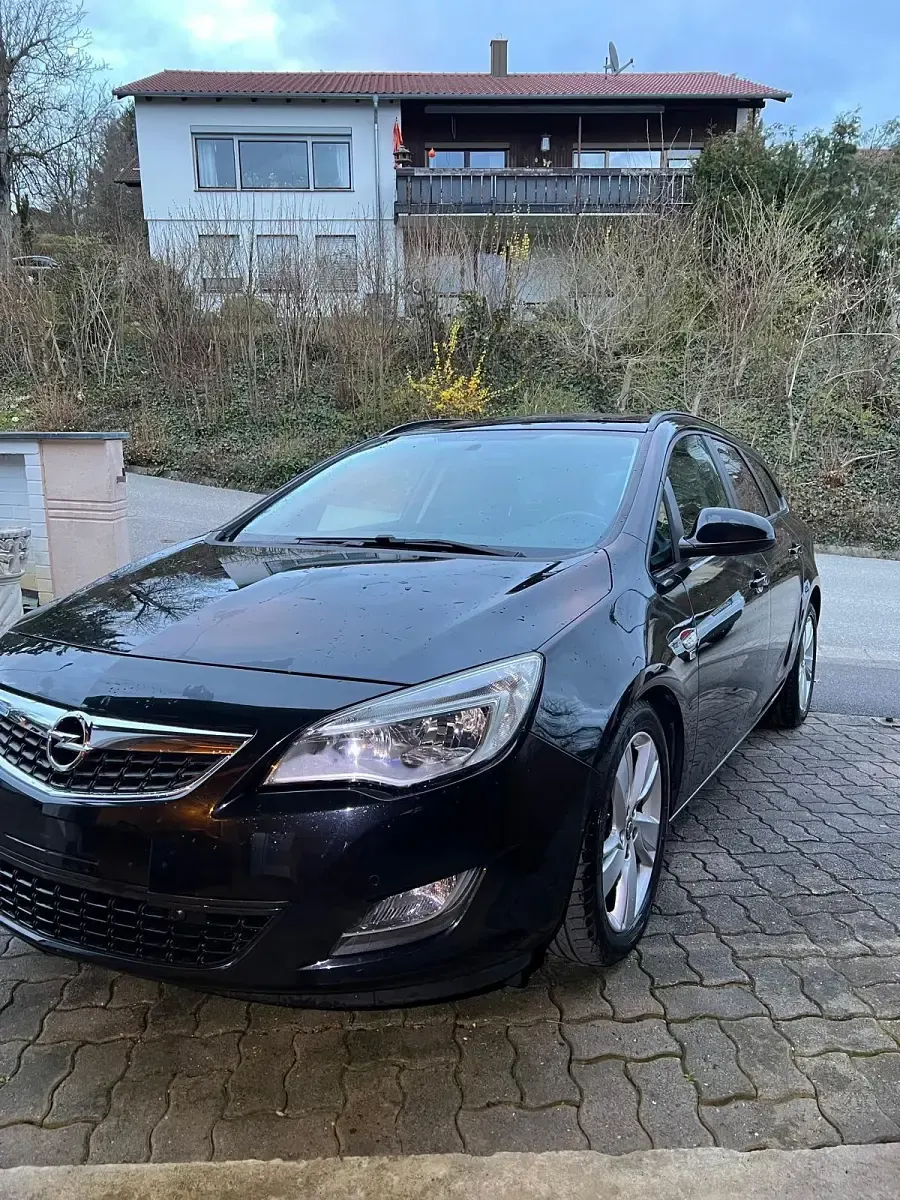 Gebraucht Opel Astra 140 PS (102 kW) 2012 Schwarz Kombi