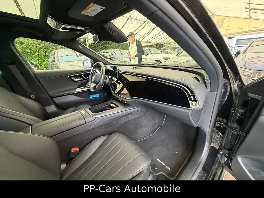 Gebraucht Mercedes E220 AMG 197 PS (144 kW) 2025 Obsidianschwarzmet. Limousine