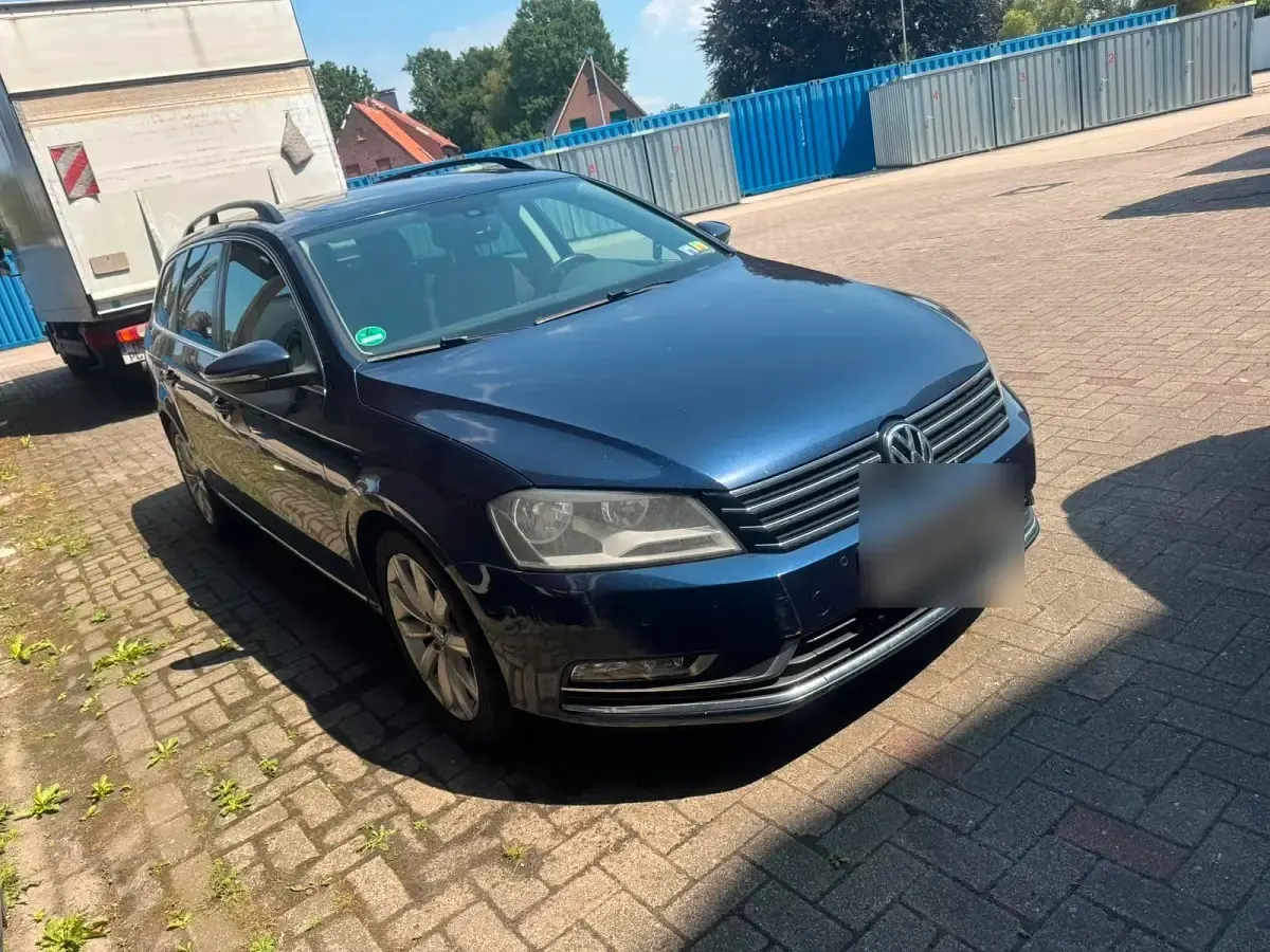 Gebraucht VW Passat Comfortline 140 PS (102 kW) 2011 Blau Kombi