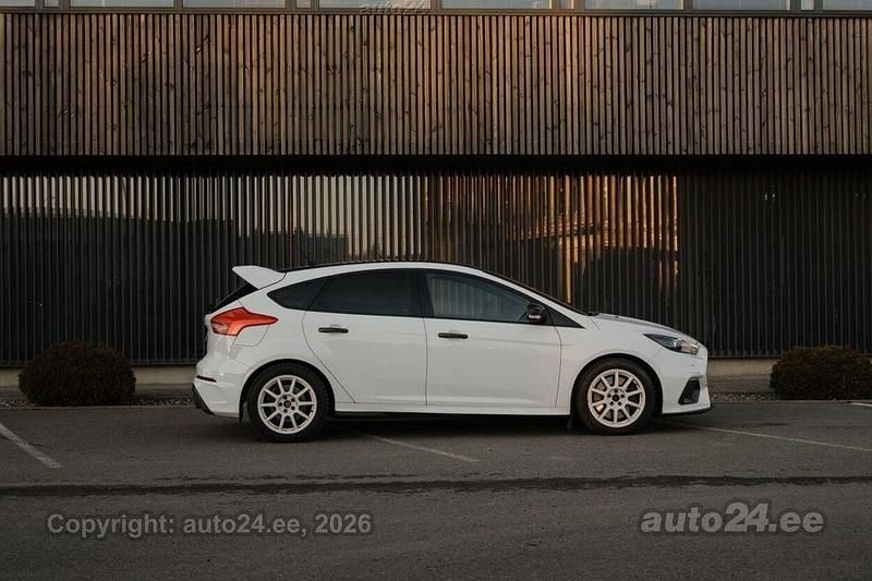 Gebraucht Ford Focus RS 420 PS (308 kW) 2016 Weiß Limousine