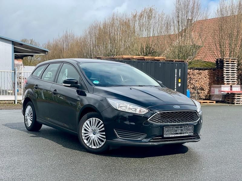 Gebraucht Ford Focus 101 PS (74 kW) 2016 Schwarz Kombi