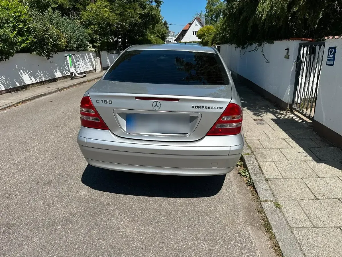 Gebraucht Mercedes C180 143 PS (105 kW) 2003 Silber Limousine