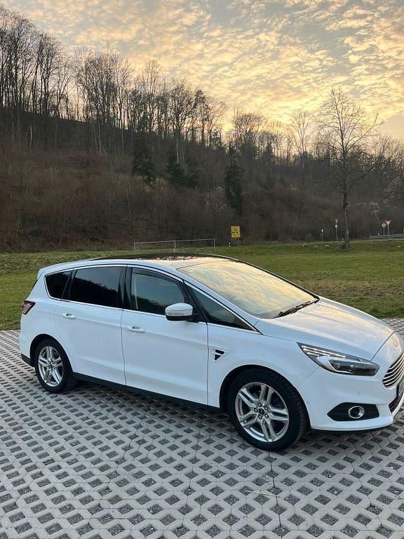 Gebraucht Ford S-MAX Titanium 241 PS (177 kW) 2018 Weiß Van / Kleinbus