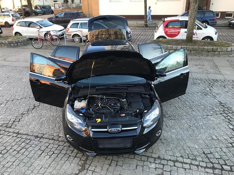 Gebraucht Ford Focus Titanium 150 PS (110 kW) 2011 Schwarz Limousine