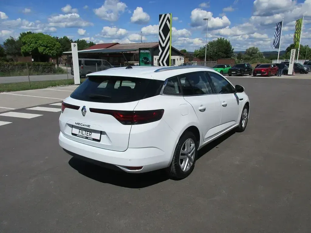 Gebraucht Renault Mégane II Zen 116 PS (85 kW) 2022 Weiß Limousine