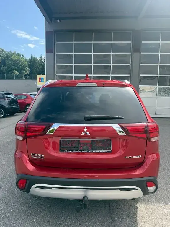 Gebraucht Mitsubishi Outlander Diamant Edition 150 PS (110 kW) 2019 Rot SUV