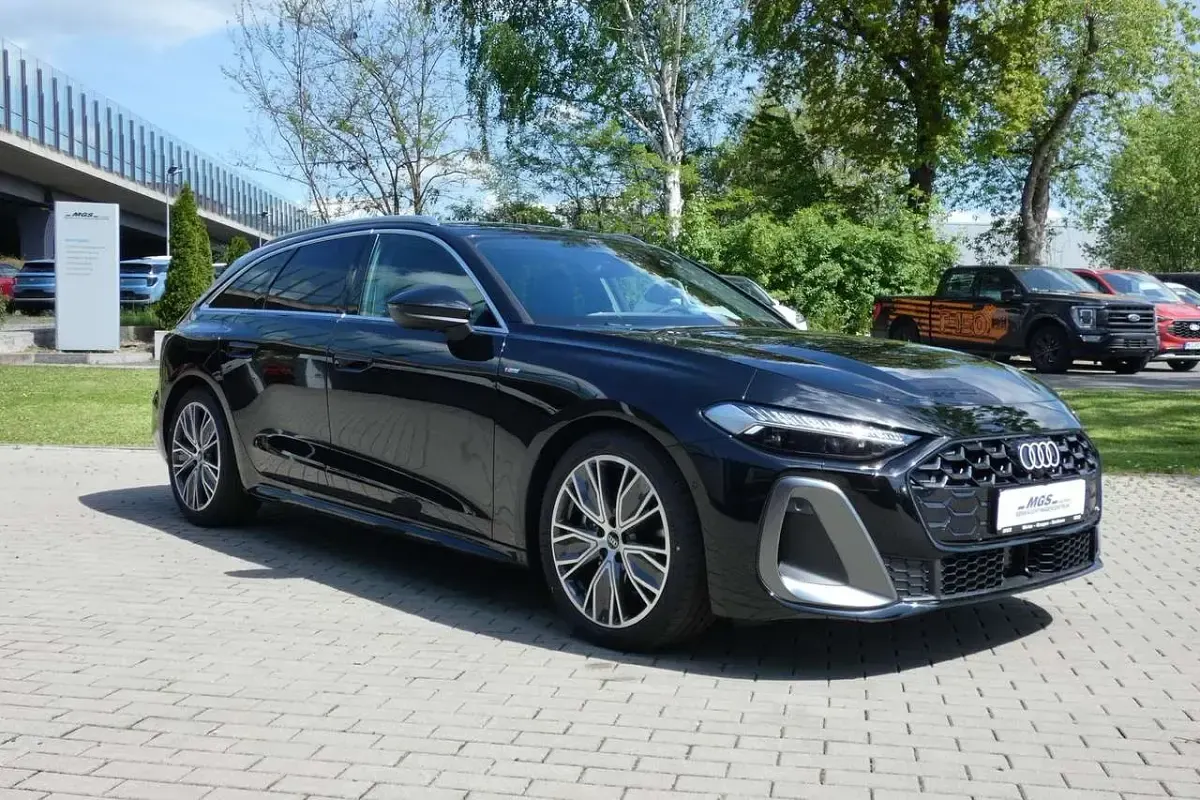 Gebraucht Audi A5 S-Line 150 PS (110 kW) 2025 Mythosschwarz metallic Kombi