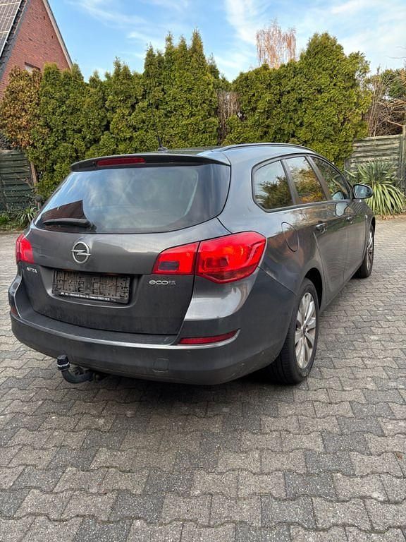 Gebraucht Opel Astra S 131 PS (96 kW) 2012 Grau Kombi