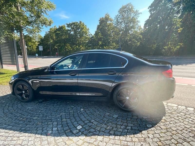 Second-hand BMW 523 204 CP (150 kW) 2010 Negru Berlinǎ