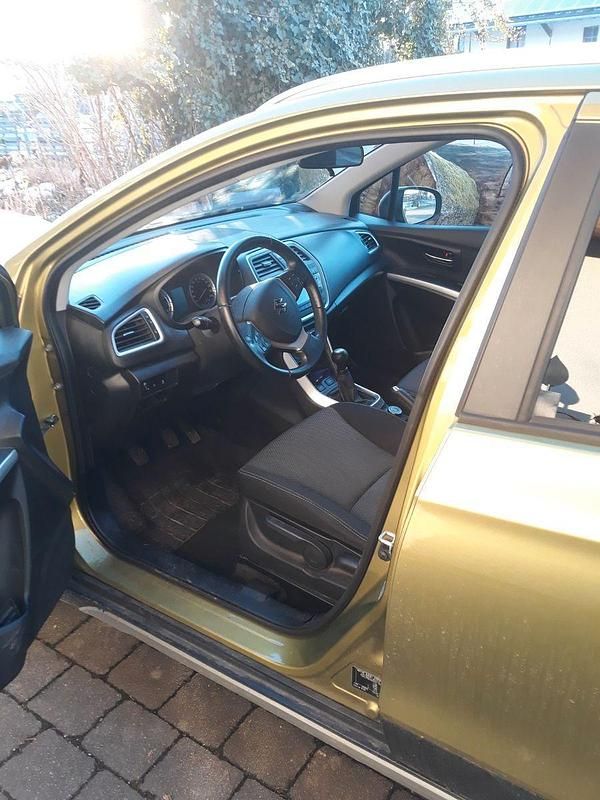 Gebraucht Suzuki SX4 S-Cross Comfort 120 PS (88 kW) 2013 Grün Kleinwagen