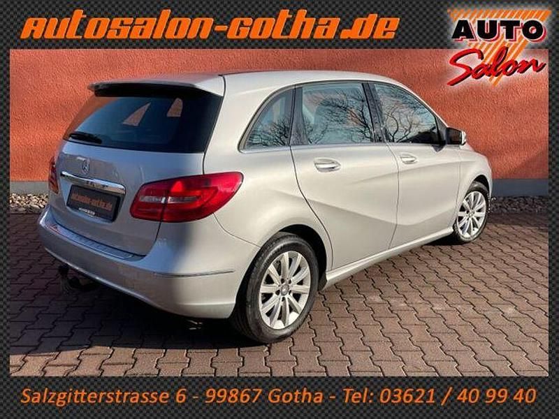 Gebraucht Mercedes B180 122 PS (89 kW) 2014 Silber Van / Kleinbus