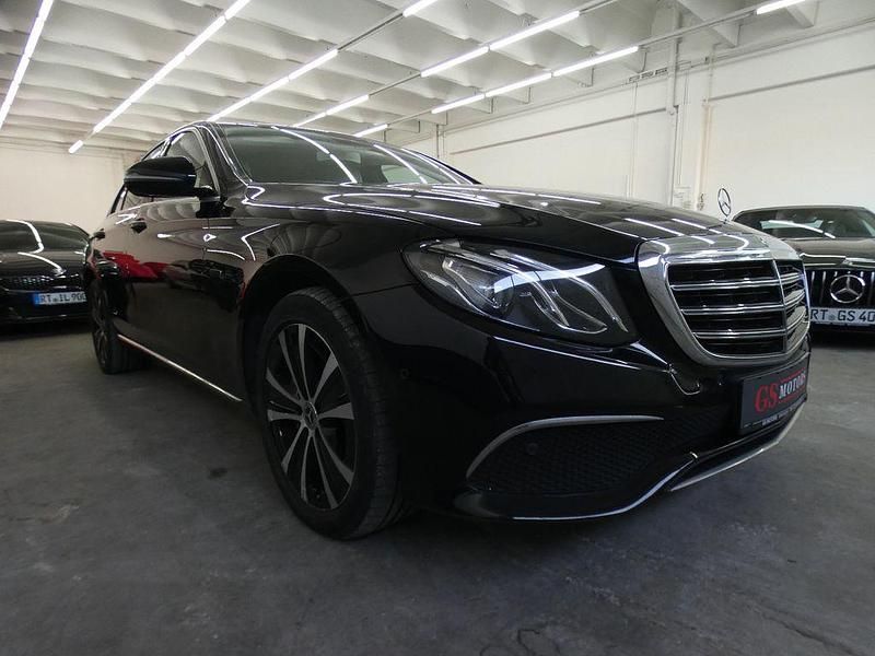 Gebraucht Mercedes E300 Avantgarde 306 PS (225 kW) 2019 Schwarz Limousine