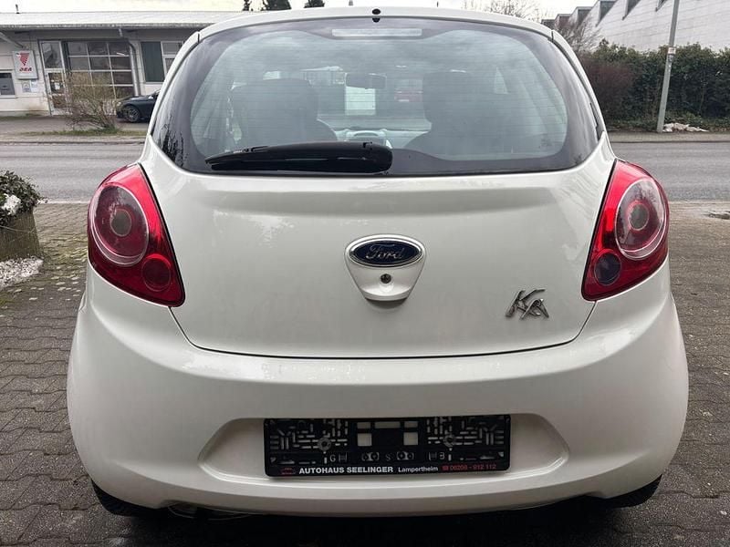 Gebraucht Ford Ka 69 PS (50 kW) 2016 Weiß Kleinwagen