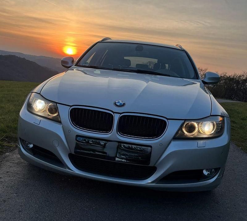 Gebraucht BMW 320 184 PS (135 kW) 2011 Silber Kombi