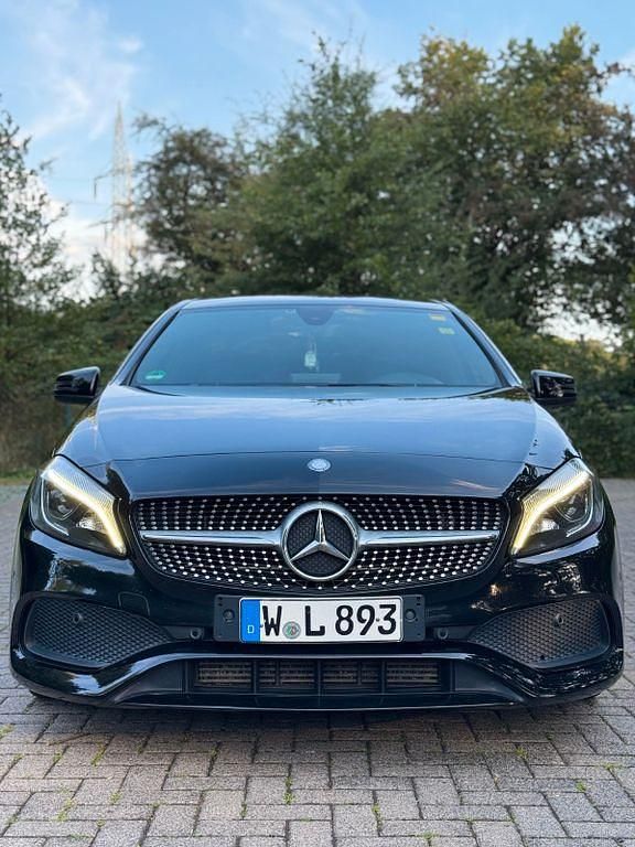 Schwarz Gebraucht 2017 Mercedes A200 AMG Limousine | 18.299 € (Fairer Preis) - Bild 1/4