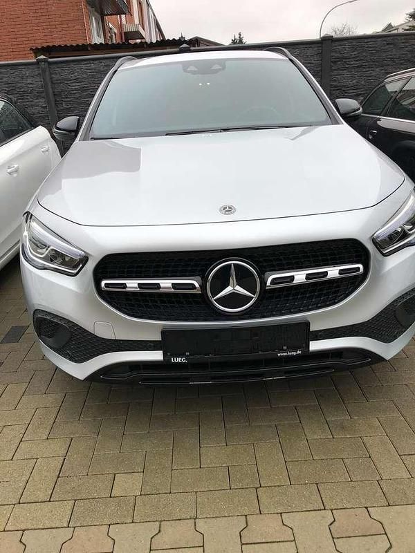Gebraucht Mercedes GLA200 156 PS (114 kW) 2020 Silber SUV
