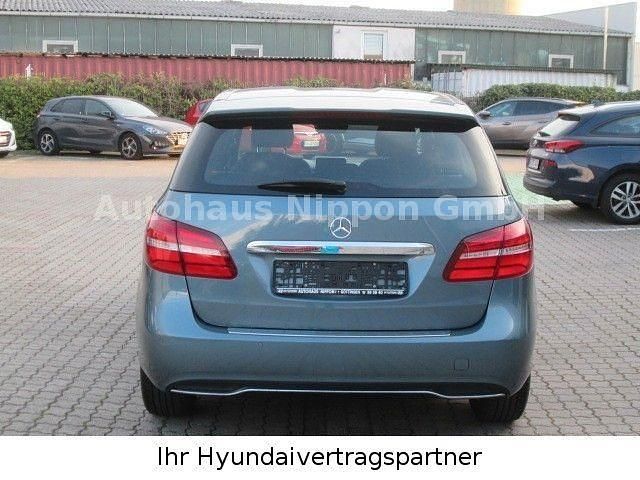 Gebraucht Mercedes B200 Style 156 PS (114 kW) 2014 Blau Van / Kleinbus