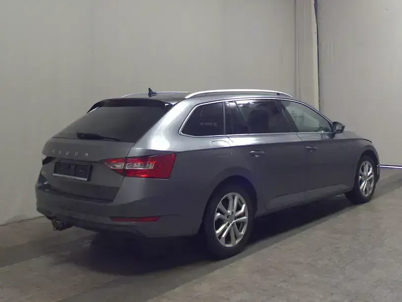 Gebraucht Skoda Superb Style 150 PS (110 kW) 2022 Grau Kombi