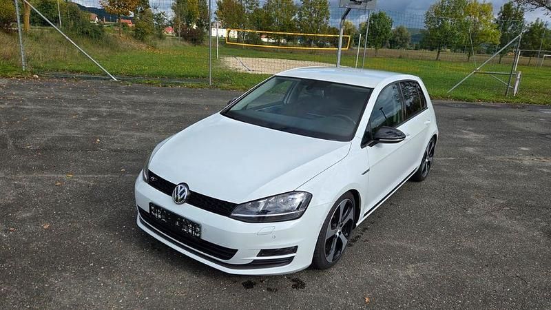 Weiß Gebraucht 2014 VW Golf VII Cup Limousine | 8.800 € (Etwas zu teuer) - Bild 1/4