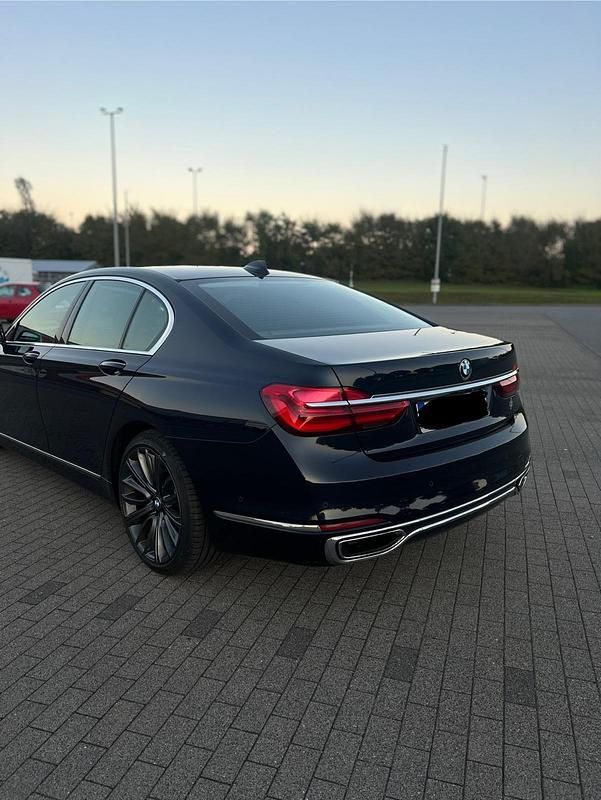 Gebraucht BMW 730 265 PS (194 kW) 2017 Blau Limousine