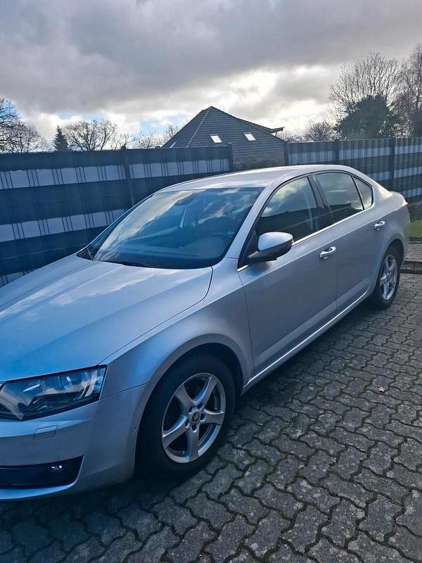 Gebraucht Skoda Octavia 150 PS (110 kW) 2014 Silber Kleinwagen