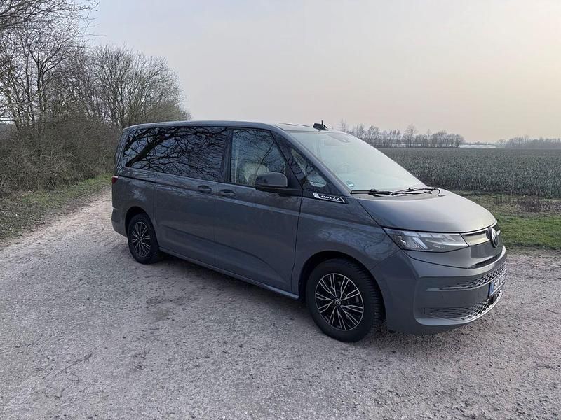 Gebraucht VW Multivan 150 PS (110 kW) 2024 Grau Van