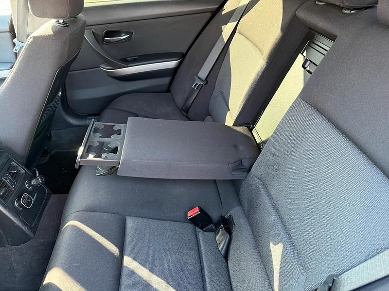 Gebraucht BMW 318 143 PS (105 kW) 2008 Blau Limousine