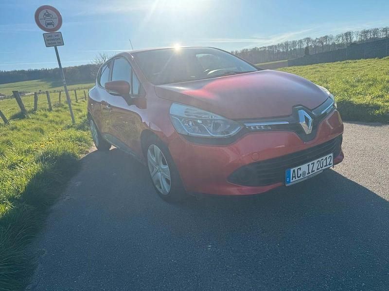 Gebraucht Renault Clio IV Experience 73 PS (53 kW) 2015 Rot Limousine