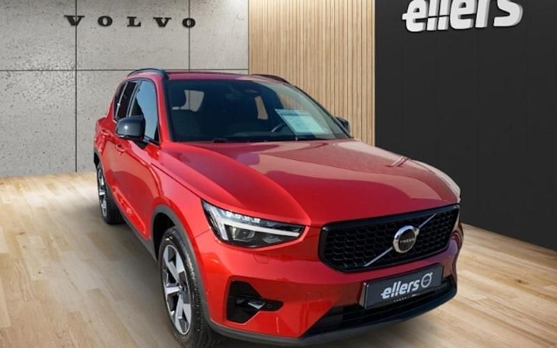 Gebraucht Volvo XC40 Plus 163 PS (119 kW) 2025 Rot SUV