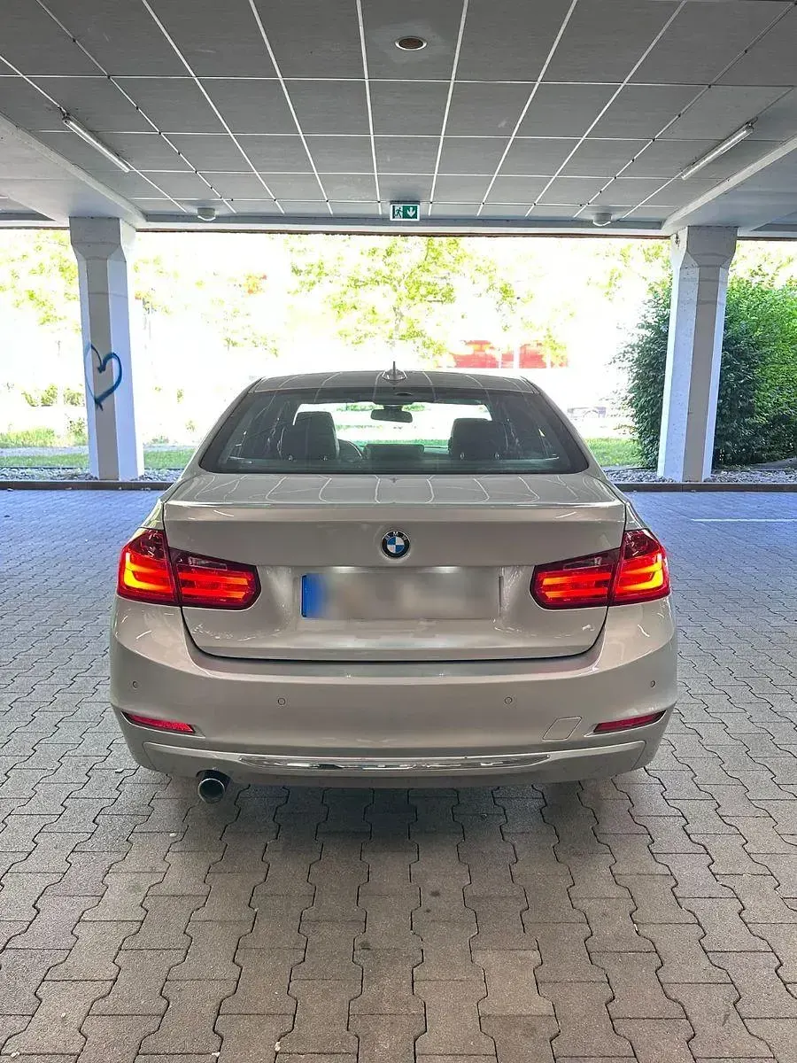 Gebraucht BMW 318 Luxury Line 143 PS (105 kW) 2012 Silber Limousine